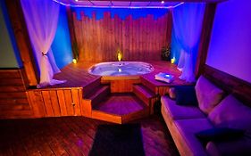 Petit Studio Tres Intime, Avec Spa Interieur Au Coeur De Shawinigan